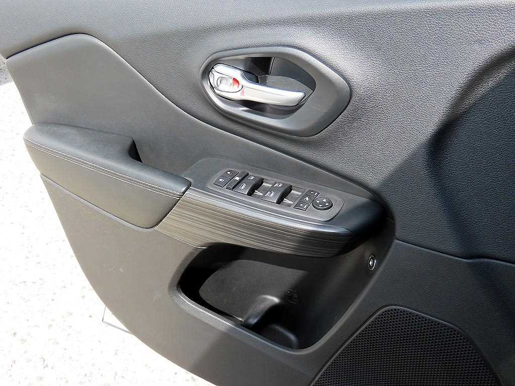 Jeep Cherokee - Vista 11