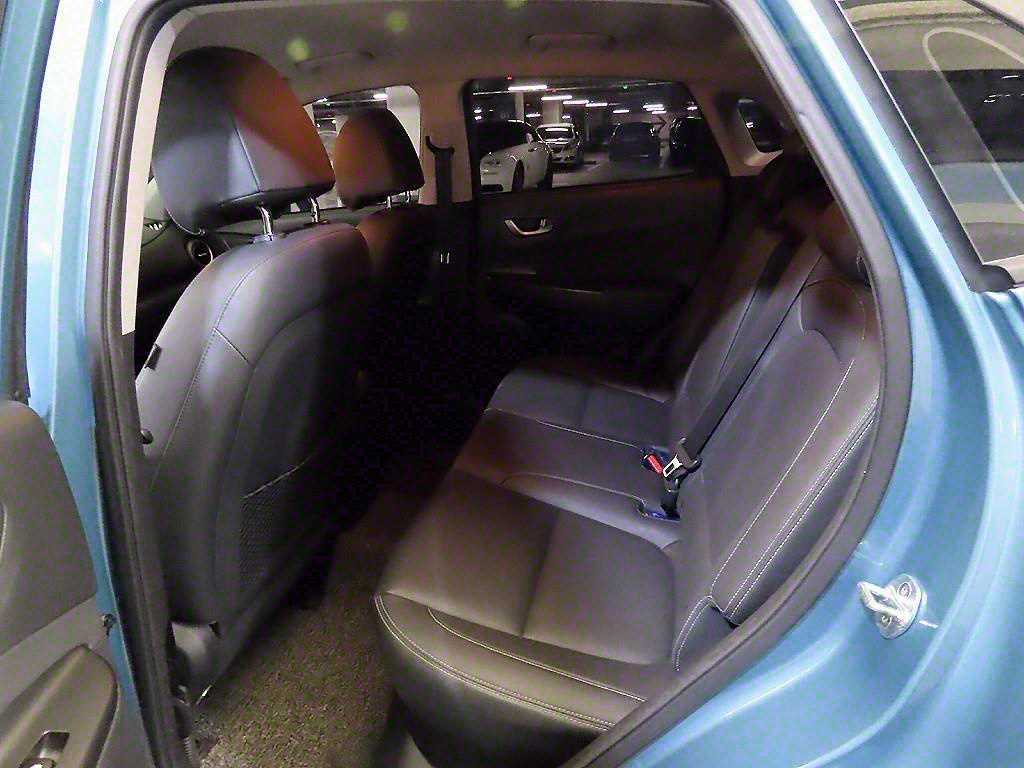 HYUNDAI Kona - Vista 7