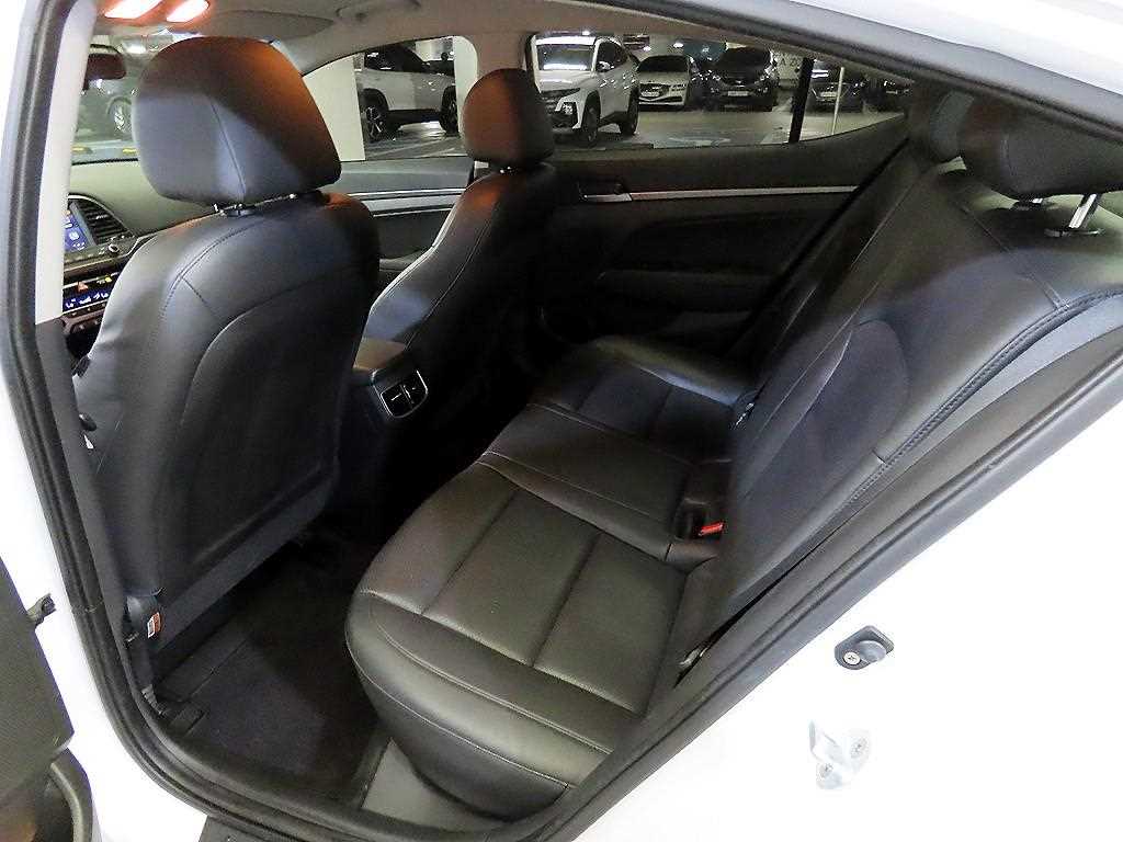 HYUNDAI Avante - Vista 7