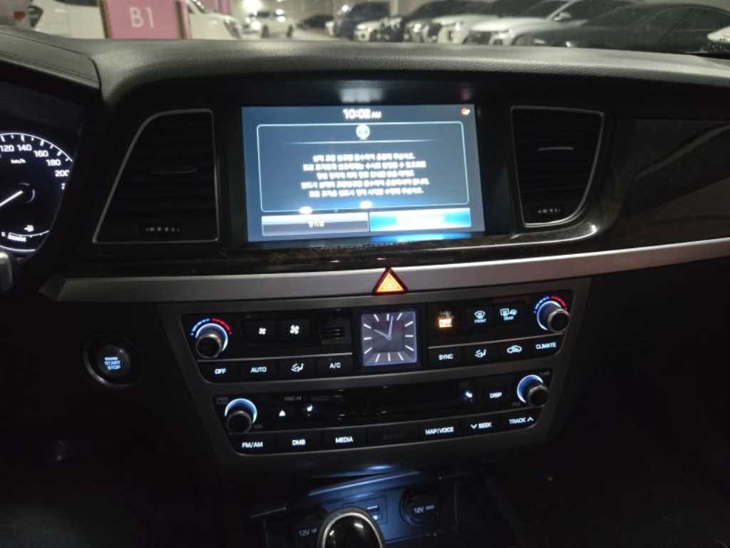 HYUNDAI Genesis - Vista 2