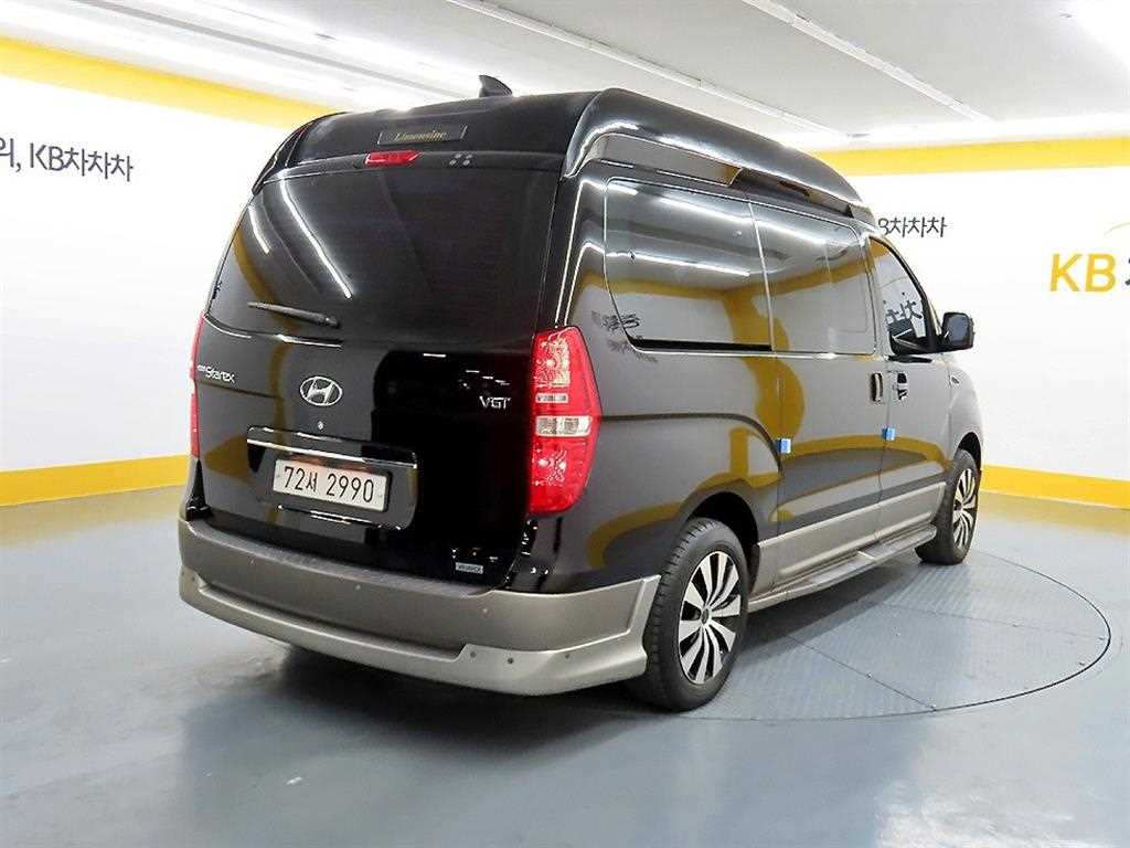 HYUNDAI Starex - Vista 4