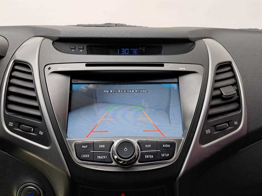 HYUNDAI Avante - Vista 10