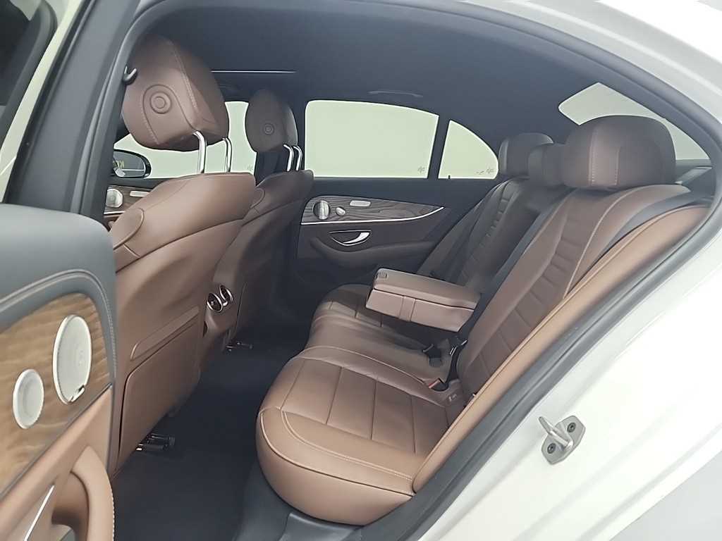 Mercedes Benz E class - Vista 12