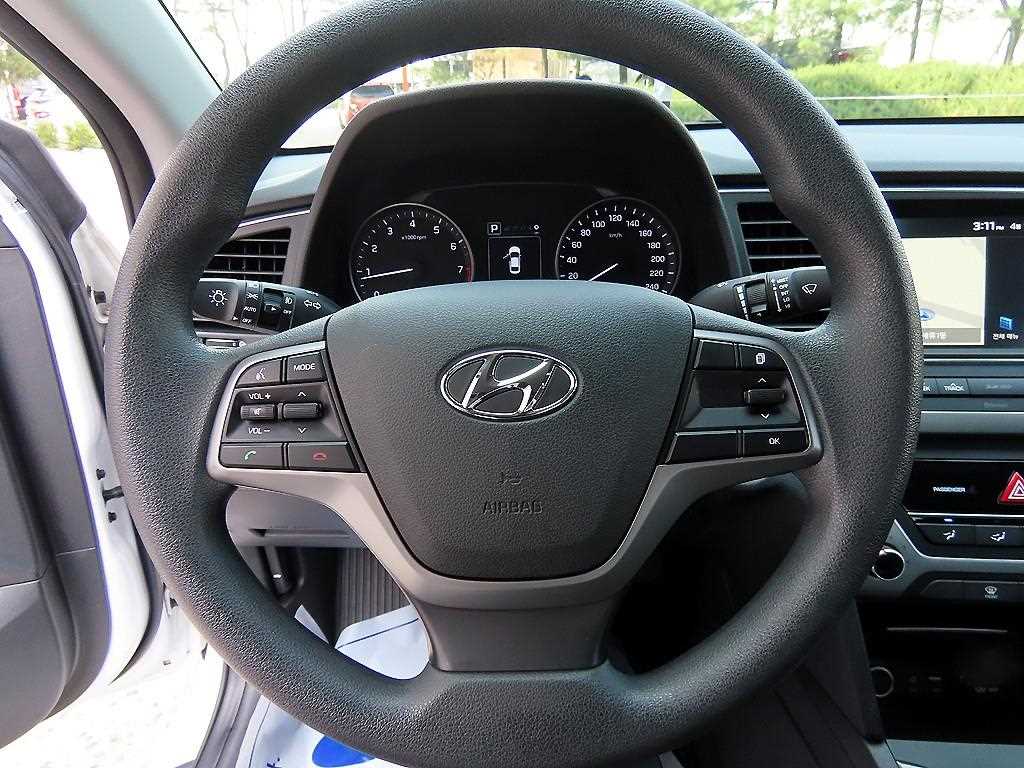 HYUNDAI Avante - Vista 8