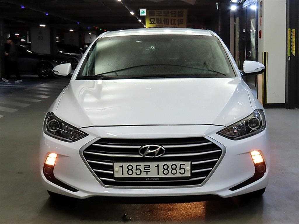 HYUNDAI Avante - Vista 2