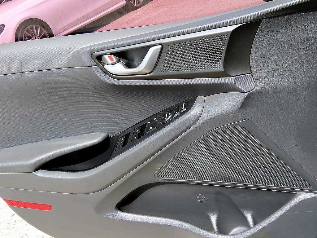 HYUNDAI Ioniq - Vista 11