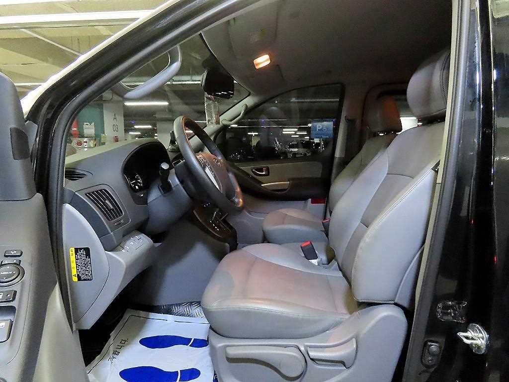 HYUNDAI Starex - Vista 6