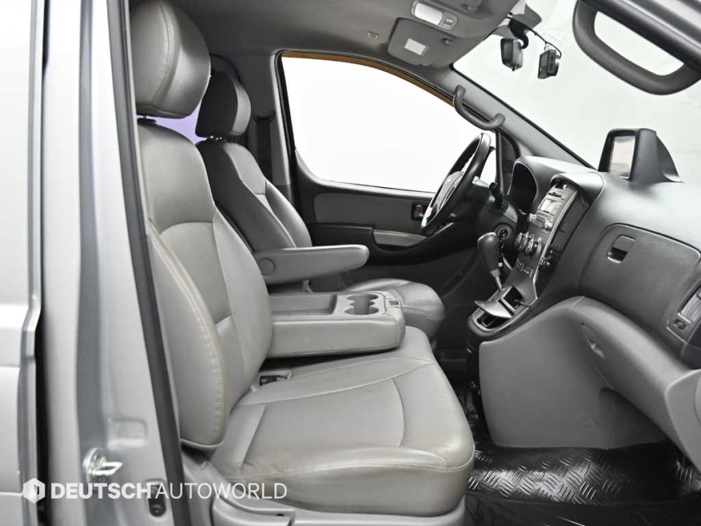 HYUNDAI Starex - Vista 10