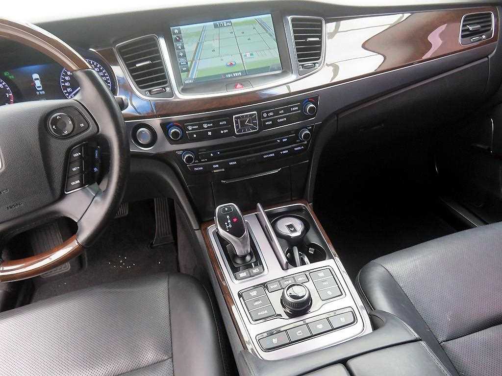 HYUNDAI Equus - Vista 11