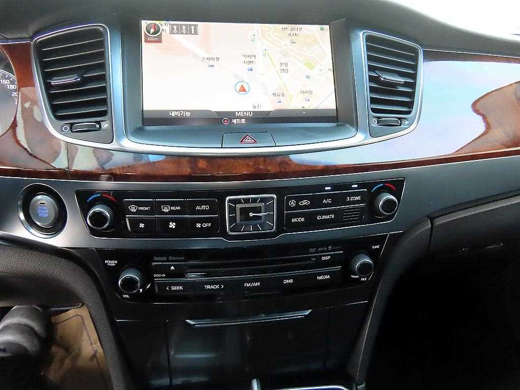 HYUNDAI Equus - Vista 12