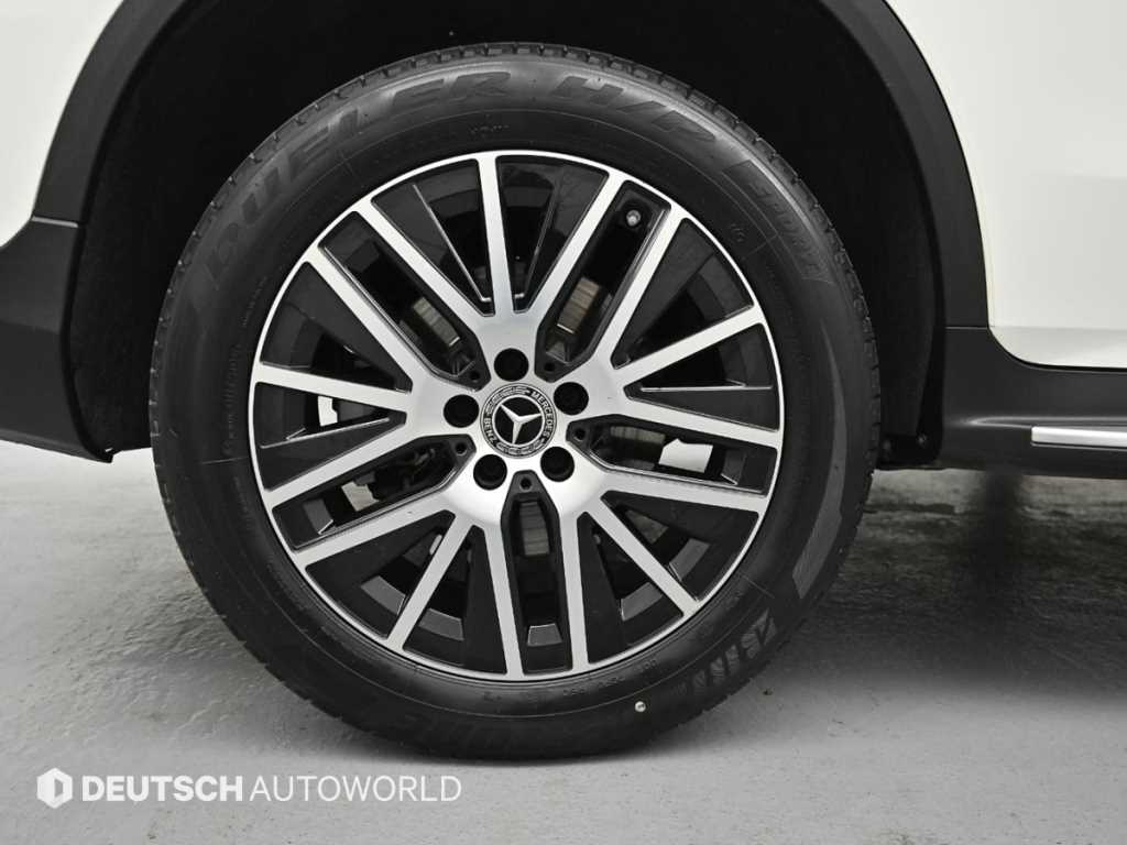 Mercedes Benz GLC Class - Vista 5