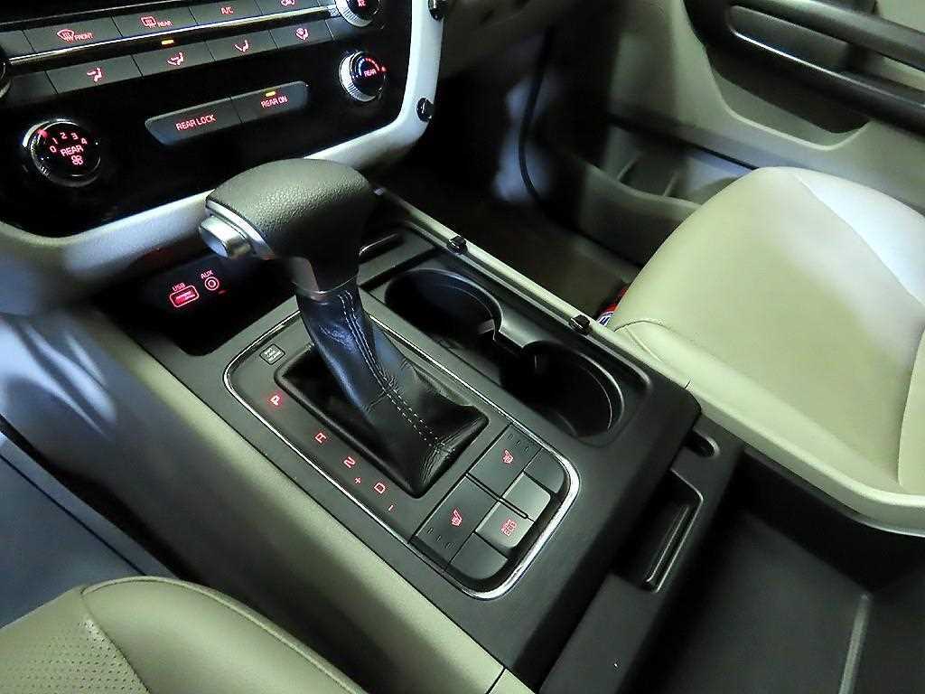 KIA Carnival - Vista 11