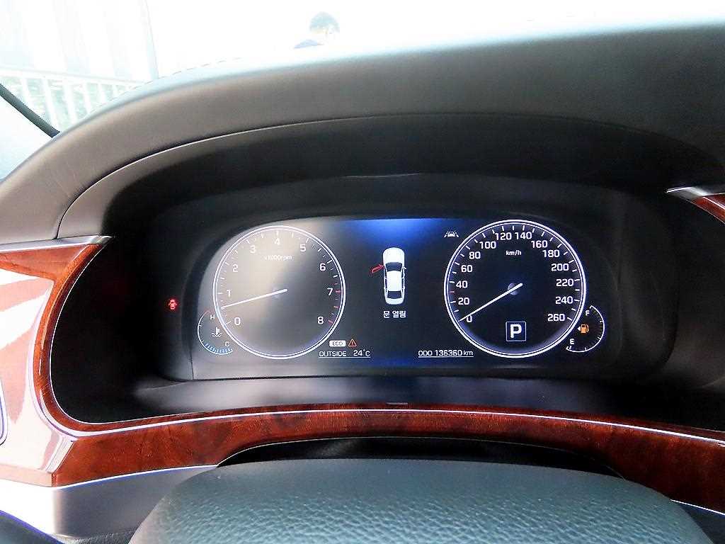 HYUNDAI Equus - Vista 9