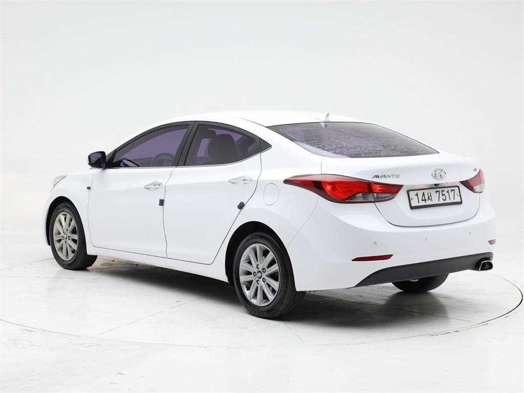 HYUNDAI Avante - Vista 4