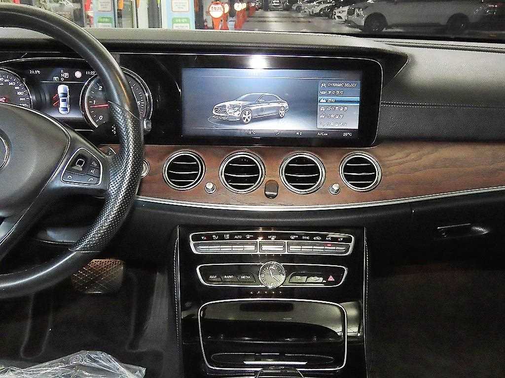 Mercedes Benz E class - Vista 11