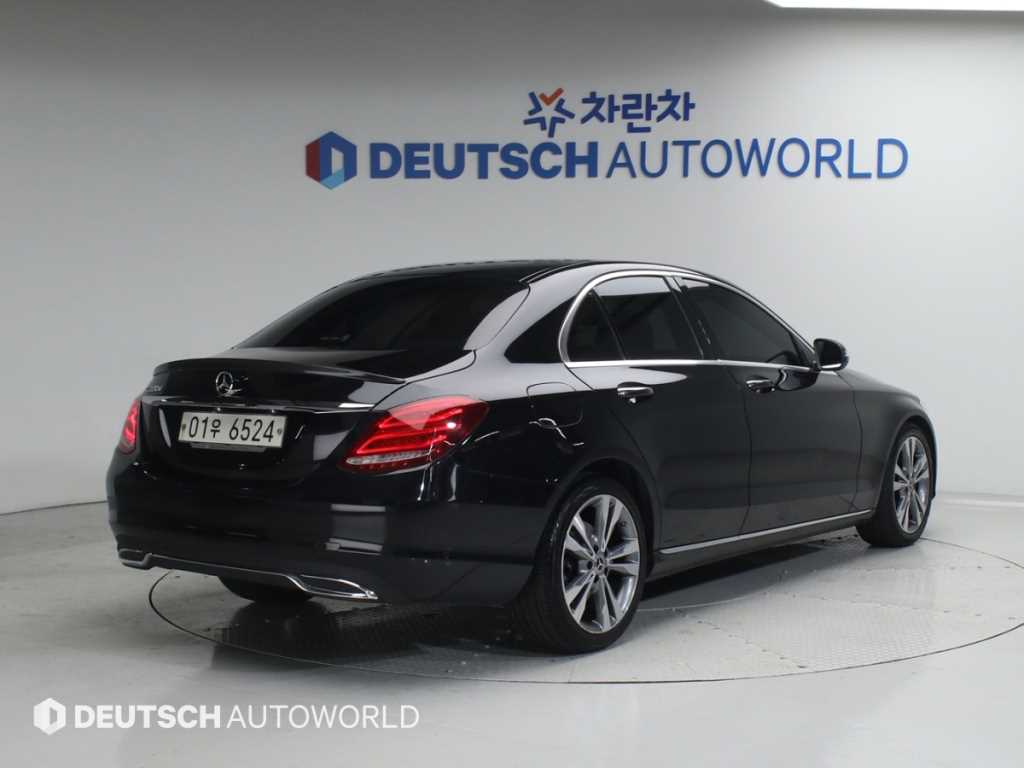 Mercedes Benz C Class - Vista 4