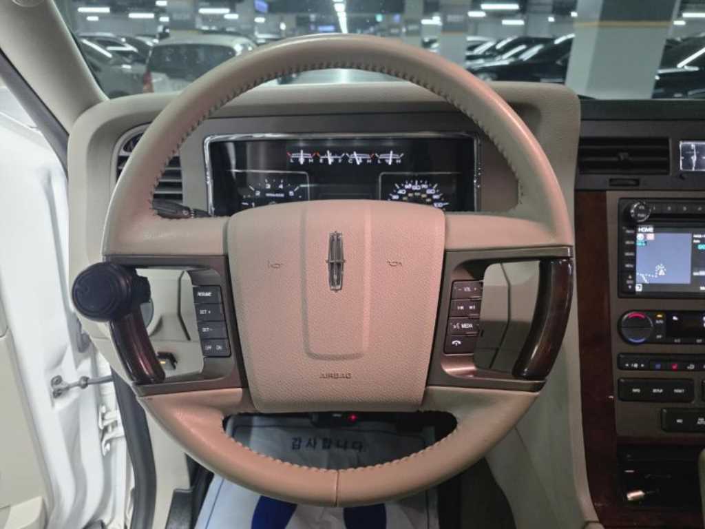 Lincoln Navigator - Vista 8