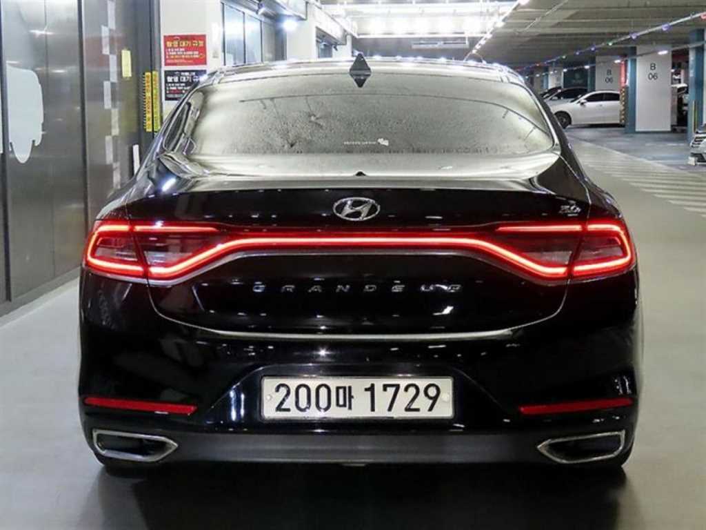 HYUNDAI Grandeur - Vista 5