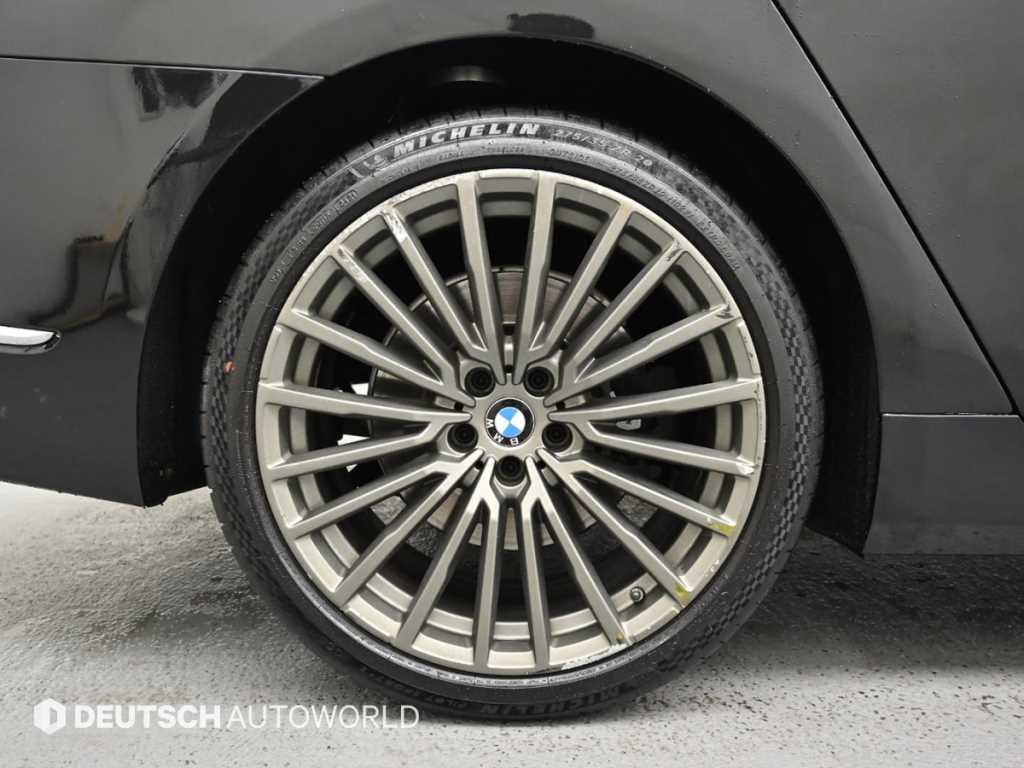 BMW 7 Series - Vista 5