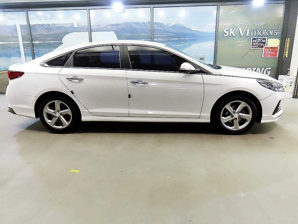 HYUNDAI Sonata - Vista 3
