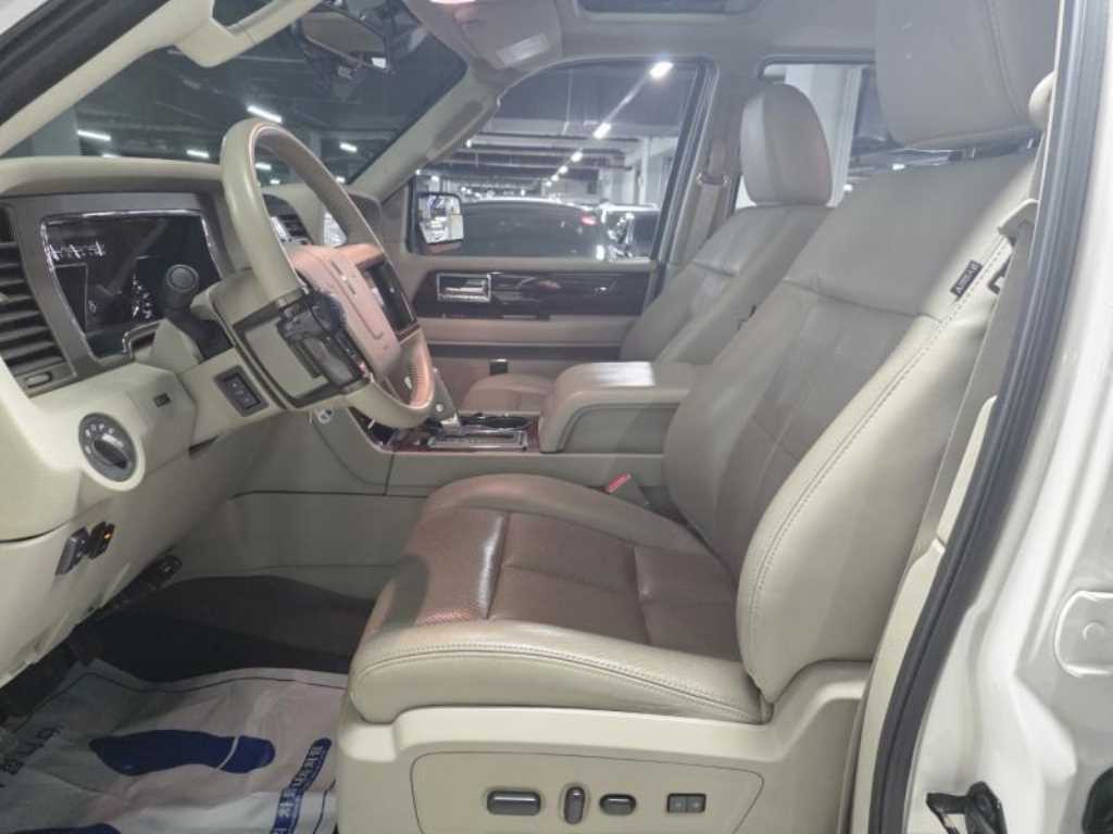 Lincoln Navigator - Vista 5