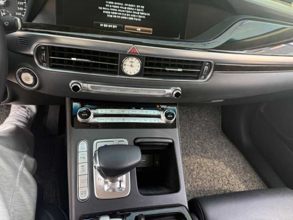 Genesis G90 - Vista 7