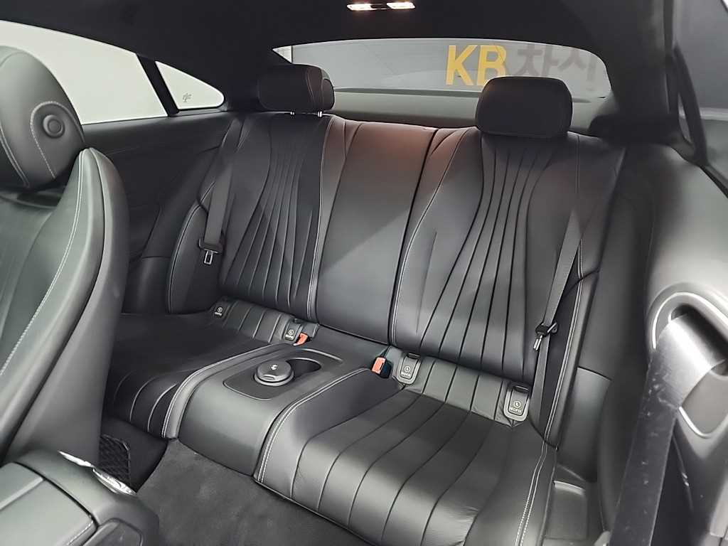Mercedes Benz E class - Vista 12