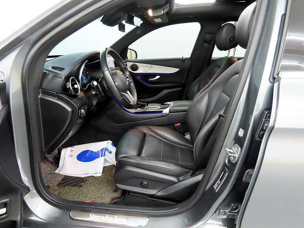 Mercedes Benz GLC Class - Vista 5