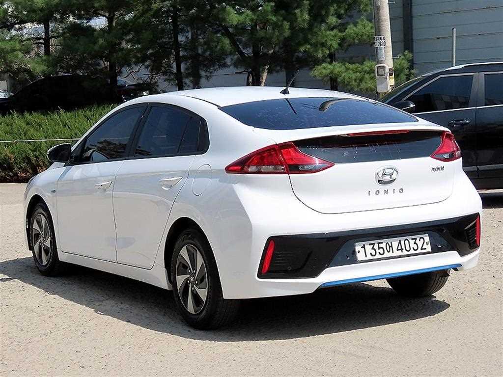 HYUNDAI Ioniq - Vista 3