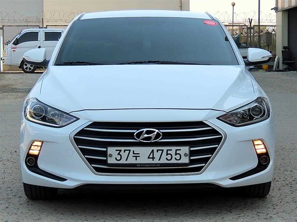 HYUNDAI Avante 2018 Blanco - Importación desde Corea - HF Imports Iquique - Foto 1