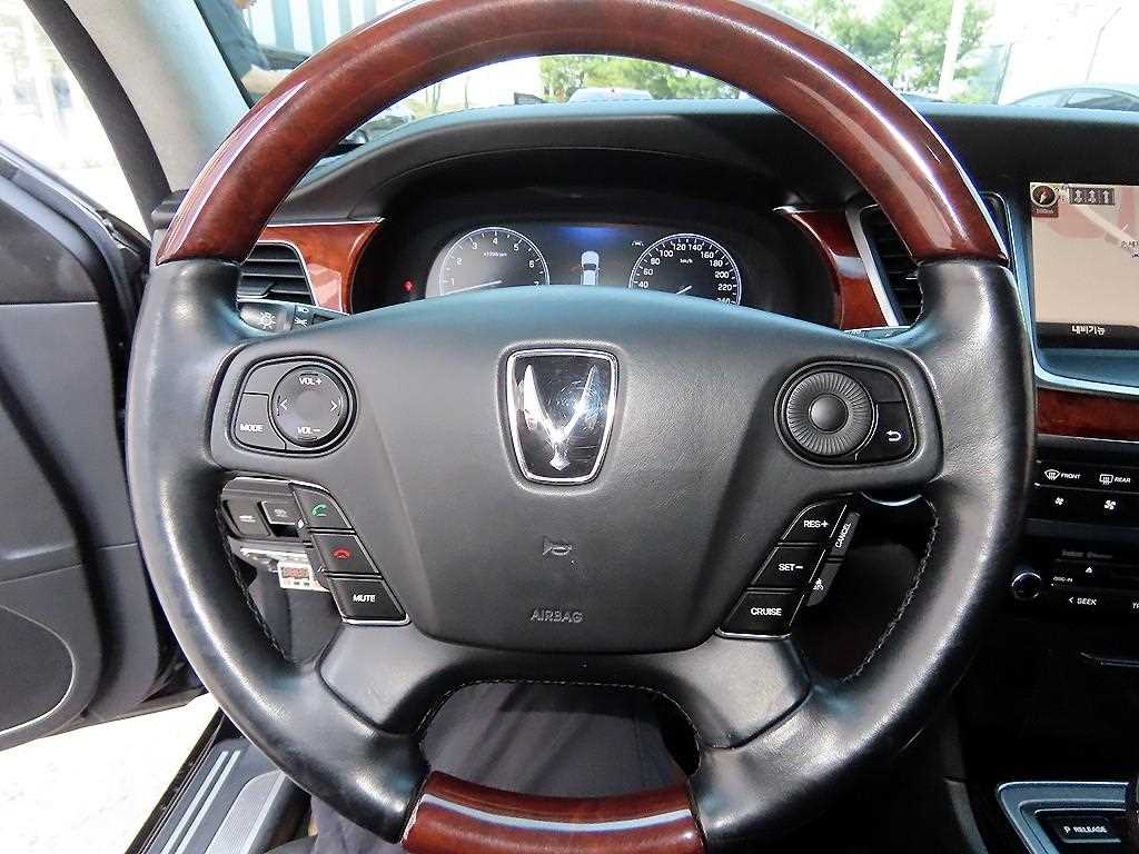 HYUNDAI Equus - Vista 8