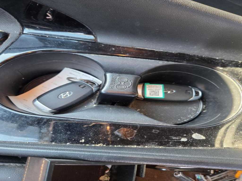 HYUNDAI Avante - Vista 10