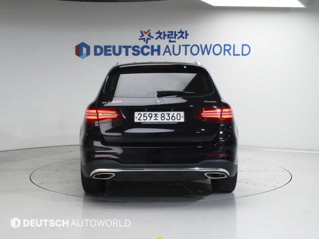 Mercedes Benz GLC Class - Vista 4