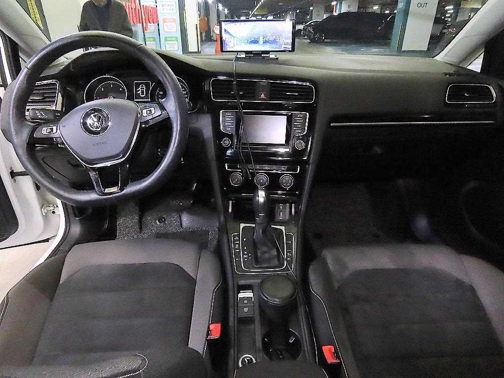 Volkswagen Golf - Vista 10