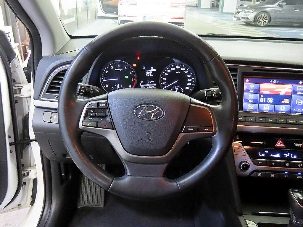 HYUNDAI Avante - Vista 8