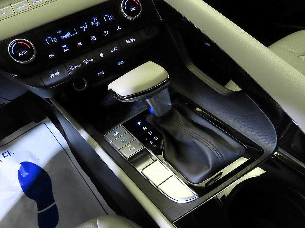 HYUNDAI Avante - Vista 12