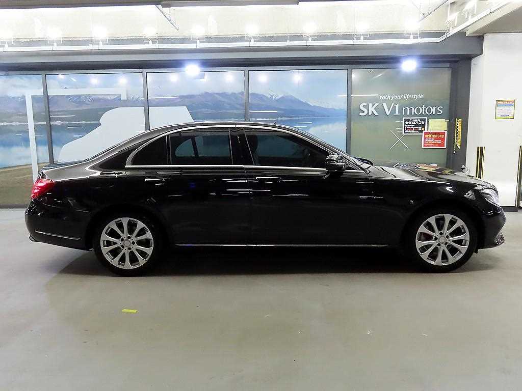 Mercedes Benz E class - Vista 3