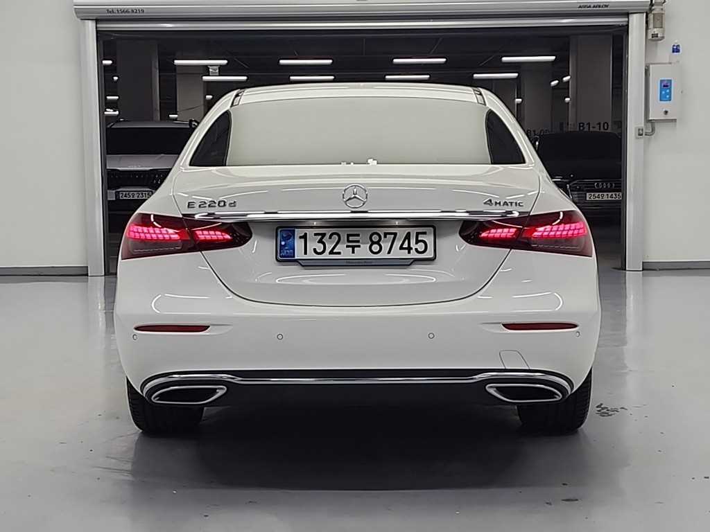 Mercedes Benz E class - Vista 4