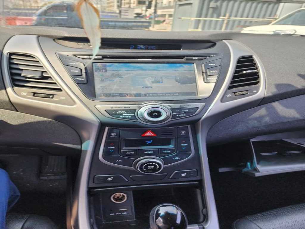 HYUNDAI Avante - Vista 8