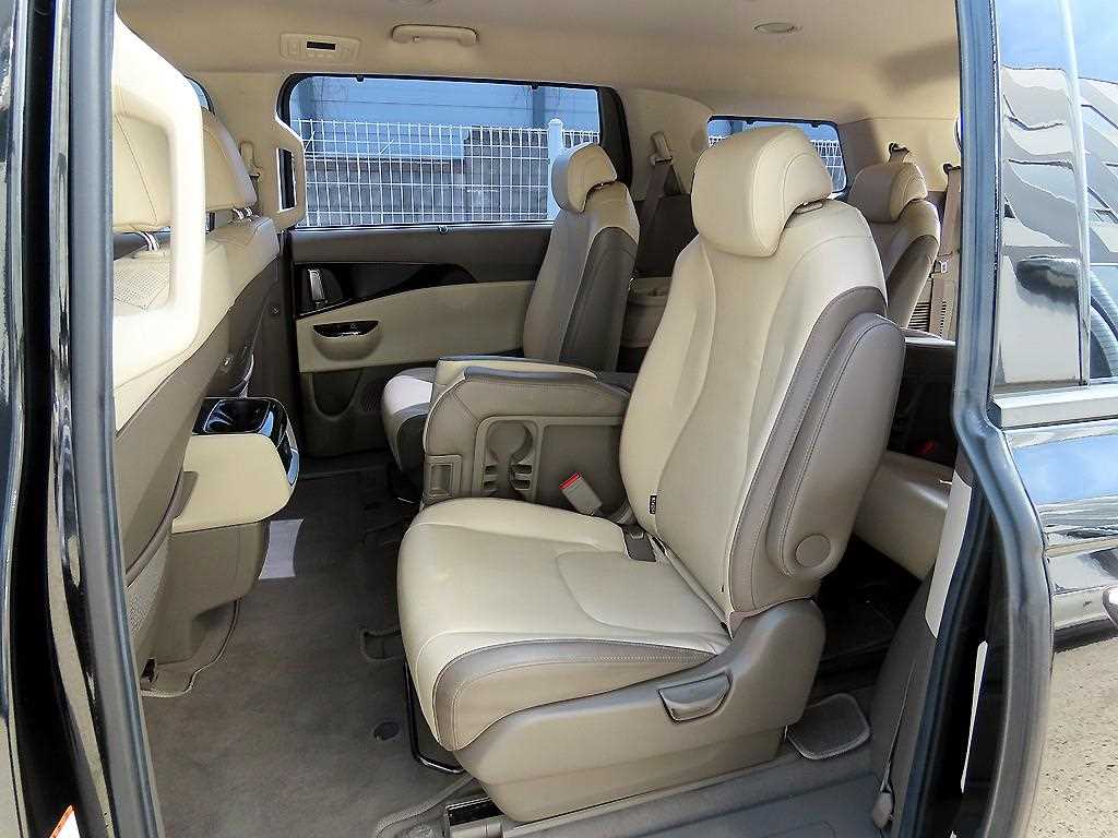 KIA Carnival - Vista 6