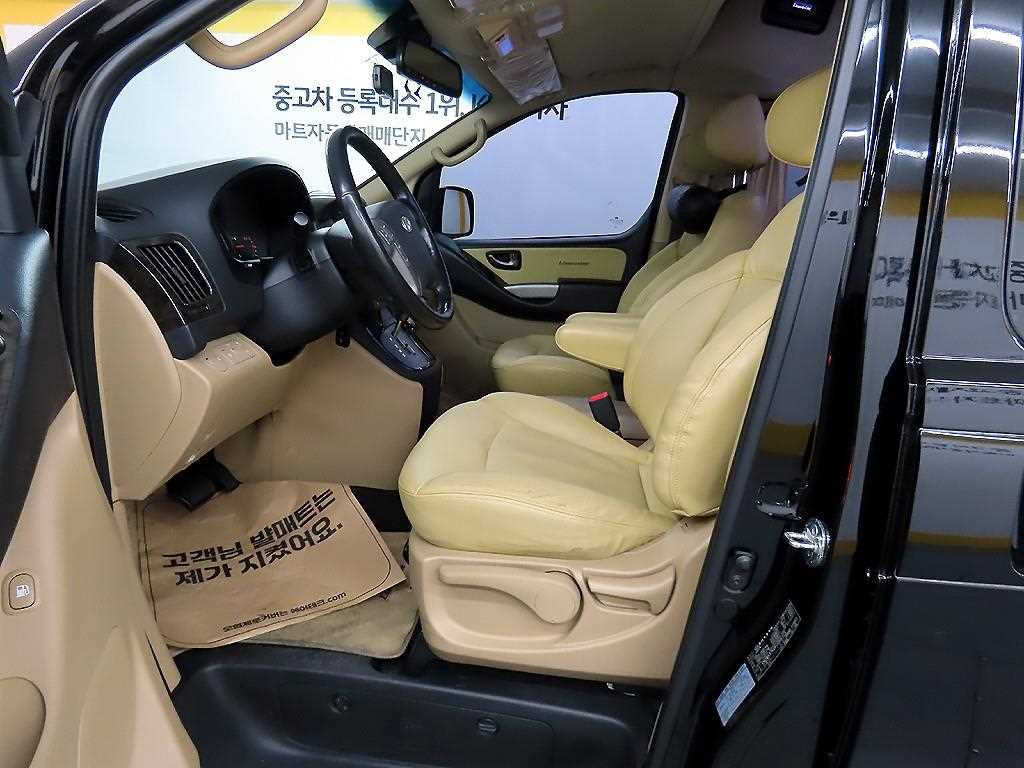 HYUNDAI Starex - Vista 5