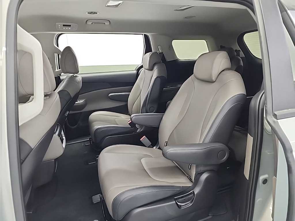 KIA Carnival - Vista 12