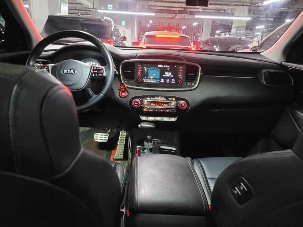 KIA Sorento - Vista 8