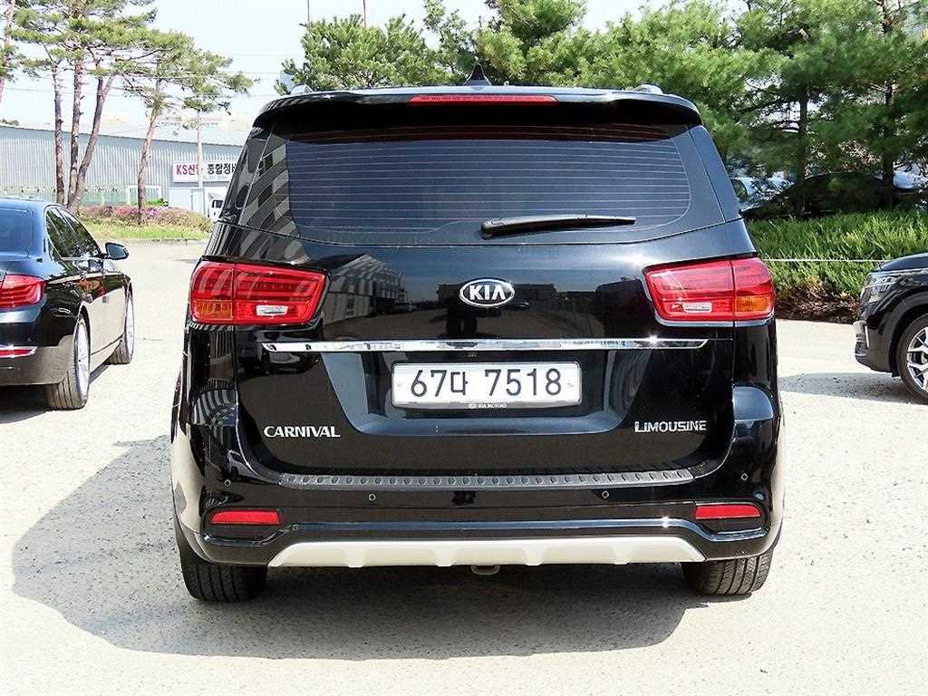 KIA Carnival - Vista 4