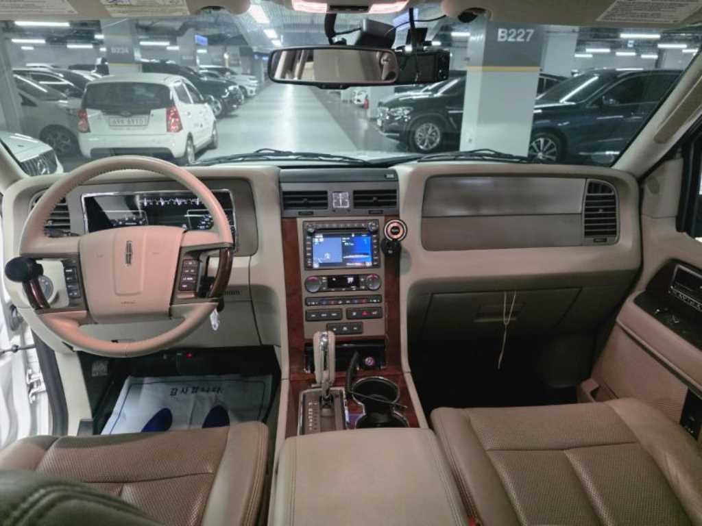 Lincoln Navigator - Vista 7