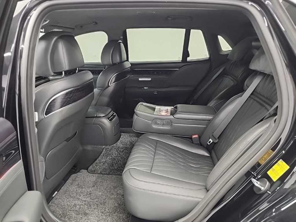 Genesis G90 - Vista 12