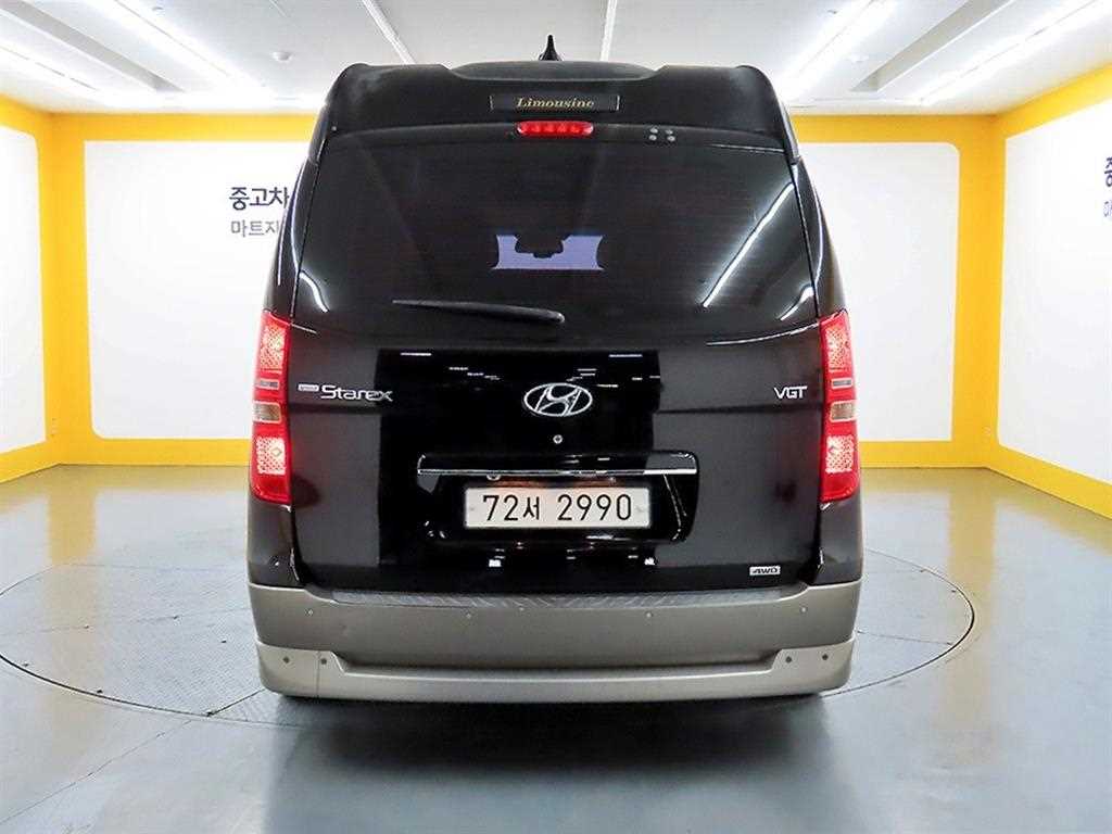 HYUNDAI Starex - Vista 3