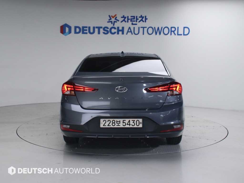 HYUNDAI Avante - Vista 4