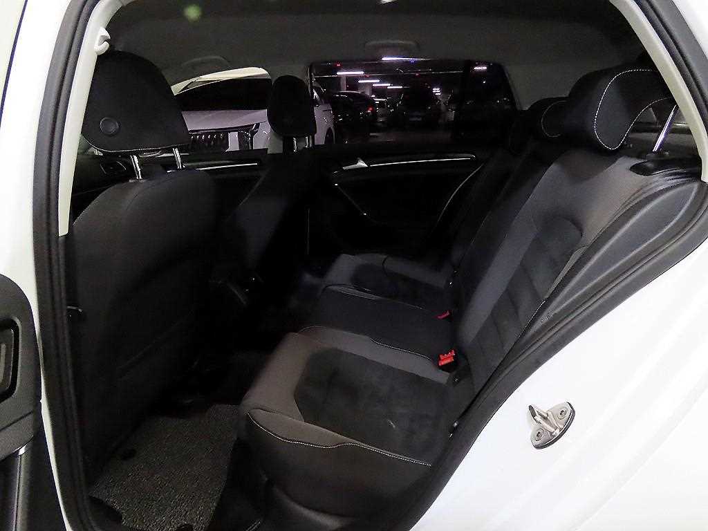 Volkswagen Golf - Vista 7