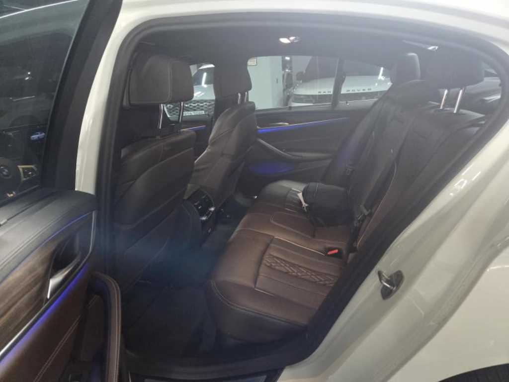 BMW 5 Series - Vista 4